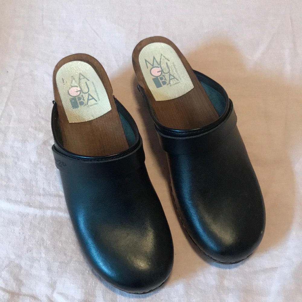 Maguba black clog with walnut wood heel